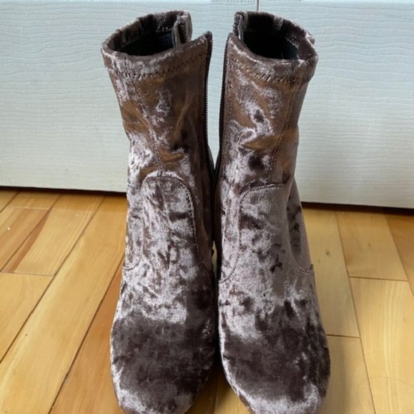 Steve Madden Crushed Velvet Boots - Picture 2 of 3